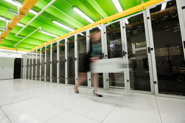 Technician pushing cart on hallway — Φωτογραφία Αρχείου