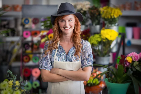 Florist standing with arms crossed in shop — Stock Photo, Image