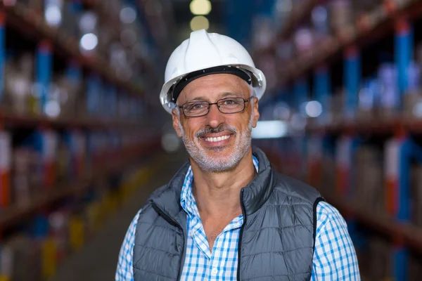 Warehouse worker wearing hard hat — Φωτογραφία Αρχείου