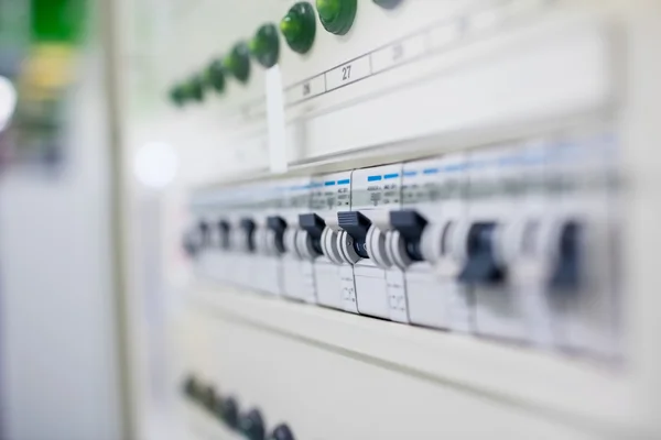 Close-up de interruptores na placa de interruptor — Fotografia de Stock
