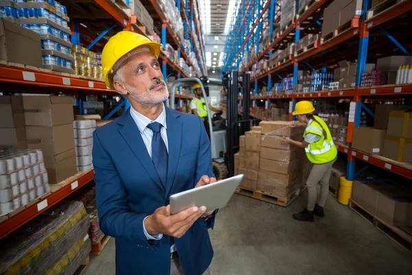 Warehouse manager using digital tablet — Stock Photo, Image