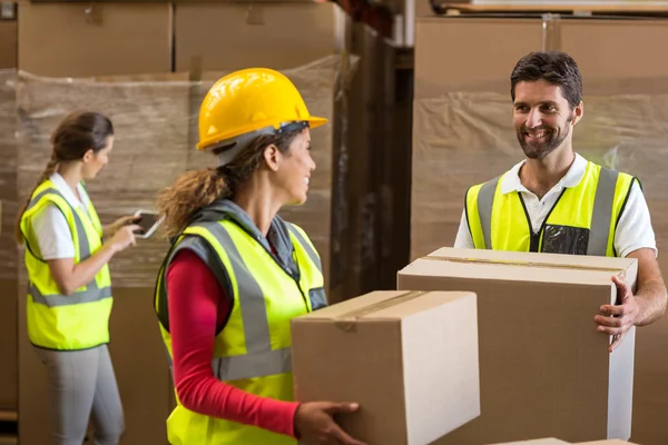 Warehouse workers carrying cardboard boxes — Stock Photo, Image