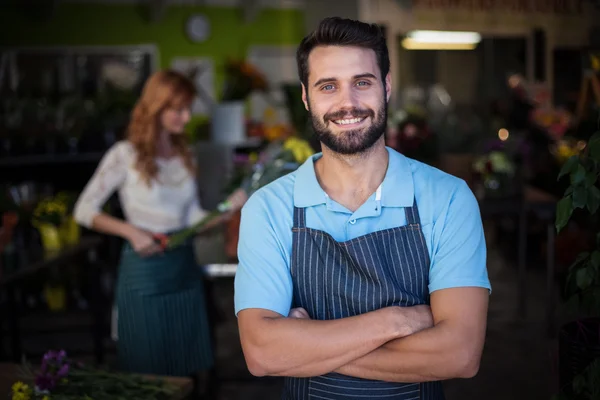 Florist smiling in flower shop — Stock Photo, Image