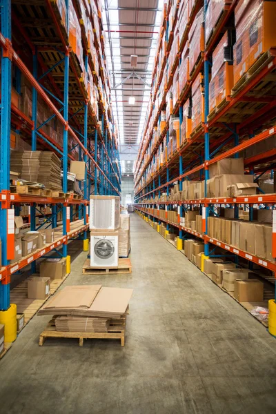 Boxes kept on shelves in warehouse — Stock Photo, Image