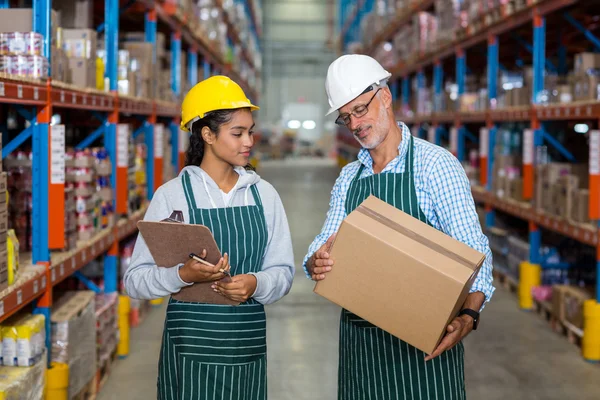 Warehouse workers checking cardboard box — Stock Photo, Image