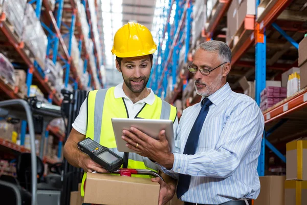 Warehouse manager with interacting male worker — Stock Photo, Image