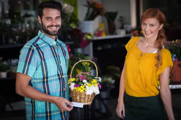 Florist and customer with flower basket — ストック写真