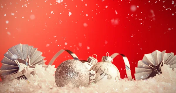 Julgranskulor med dekoration — Stockfoto