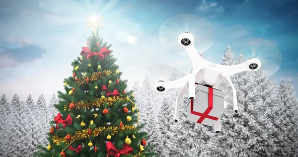 Quadcopter contre arbre de Noël — Photo