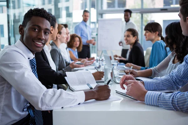 Zakenmensen werken in office — Stockfoto