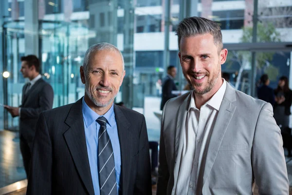 Portrait d'hommes d'affaires souriants — Photo