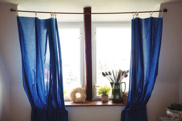 Vista de la cortina y la ventana — Foto de Stock