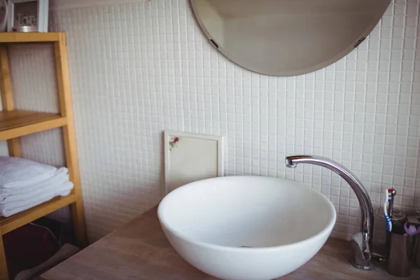 Умывальник в ванной комнате — стоковое фото