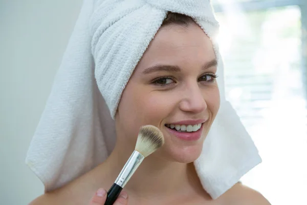 Mujer maquillada en la cara —  Fotos de Stock