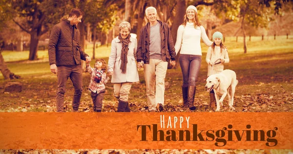 Feliz texto de ação de graças com família sorridente — Fotografia de Stock