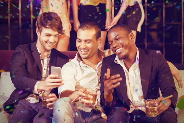 Happy friends using smartphone — Stock Photo, Image