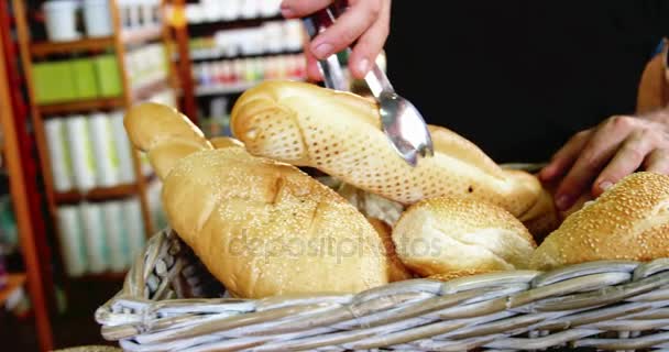 Male staff arranging bread — Stock Video