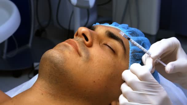 Médico insertando inyección facial — Vídeos de Stock