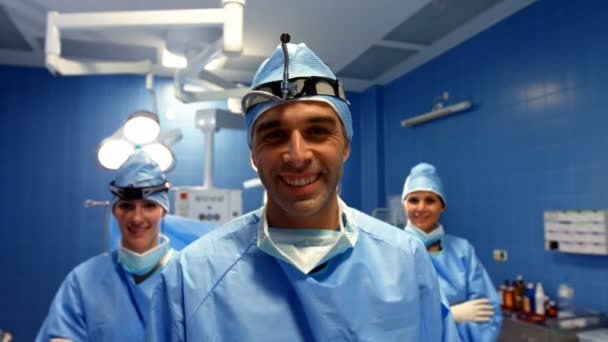 Surgeon and nurses standing in operation room — Stock Video