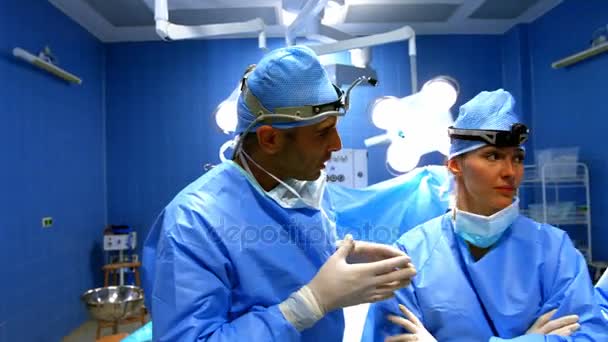 Surgeons interacting in operation room — Stock Video