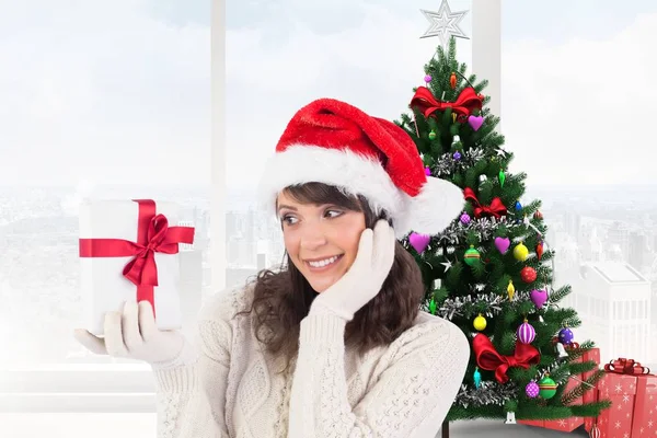 Noel Baba şapkası heyecanlı kadın — Stok fotoğraf