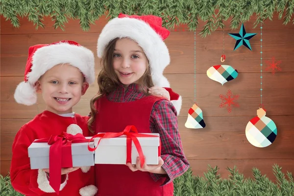 Noel Baba kostüm iki mutlu çocuk — Stok fotoğraf