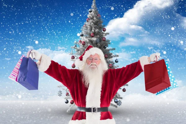 Santa claus drží vánoční dárkové tašky — Stock fotografie