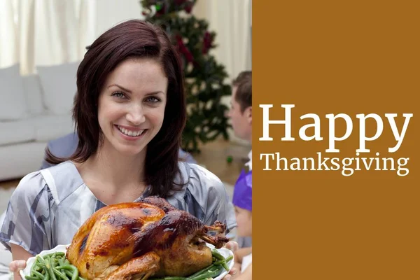 Femme avec Turquie et Message de Thanksgiving — Photo
