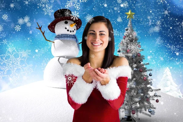 Mooie vrouw tijdens de kerstperiode — Stockfoto