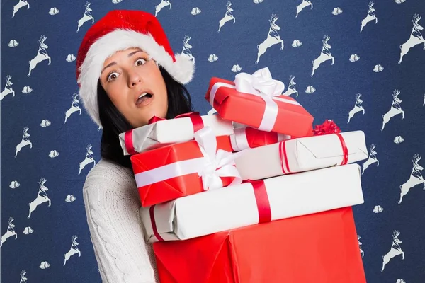 Müde Frau mit Weihnachtsmütze — Stockfoto