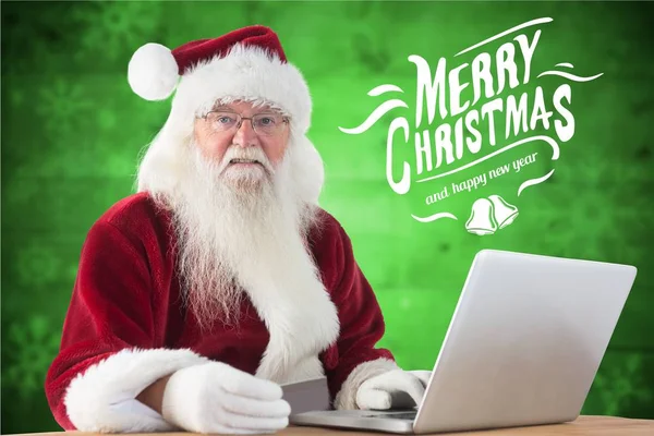 Санта-Клаус делает онлайн-покупки — стоковое фото