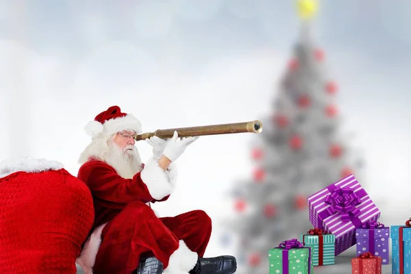 Santa Claus op zoek door middel van verrekijkers — Stockfoto