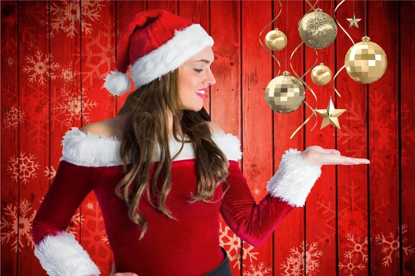 Frau im Weihnachtsmannkostüm gibt vor, zu halten — Stockfoto