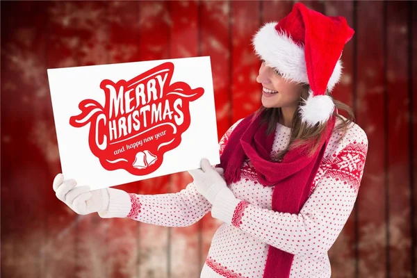 Frau mit Weihnachtsmütze hält Weihnachtsplakat — Stockfoto