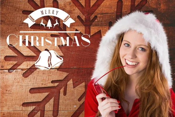 Mujer en sombrero de santa con saludos de Navidad —  Fotos de Stock