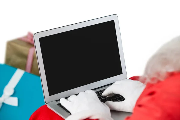 Jultomten med laptop — Stockfoto