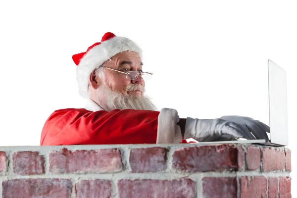 Santa Claus usando laptop — Foto de Stock