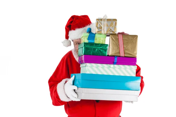 Papai Noel se escondendo atrás dos presentes — Fotografia de Stock