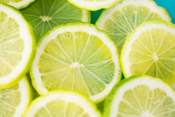 Primo piano dei limoni affettati — Foto Stock