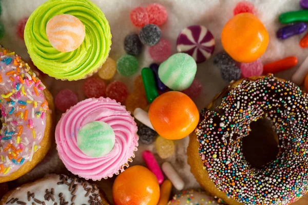 Vários doces na mesa — Fotografia de Stock