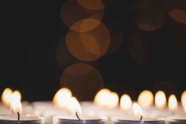 Kaarsen branden tijdens Kerstmis — Stockfoto