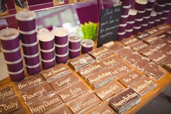 Verschillende chocolade op display — Stockfoto