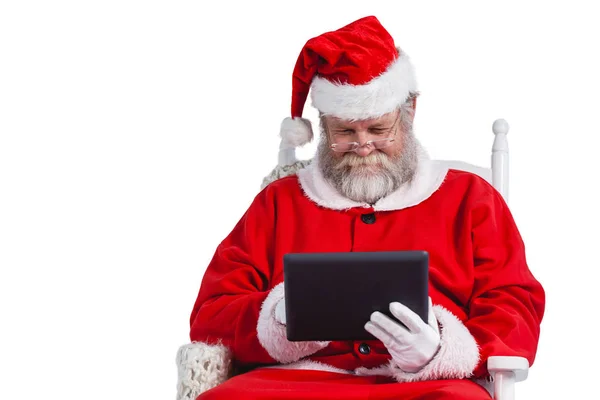 使用数字平板的圣诞老人 — 图库照片