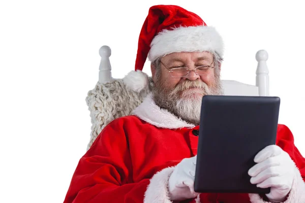 Weihnachtsmann mit digitalem Tablet — Stockfoto