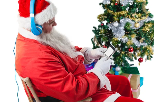 Санта-Клаус с помощью телефона — стоковое фото