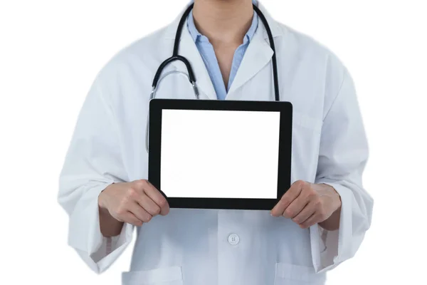 디지털 태블릿을 들고 있는 의사 — 스톡 사진