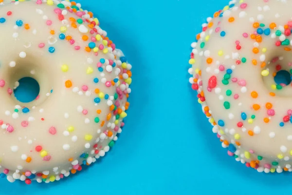 Donuts saborosos com polvilhas — Fotografia de Stock