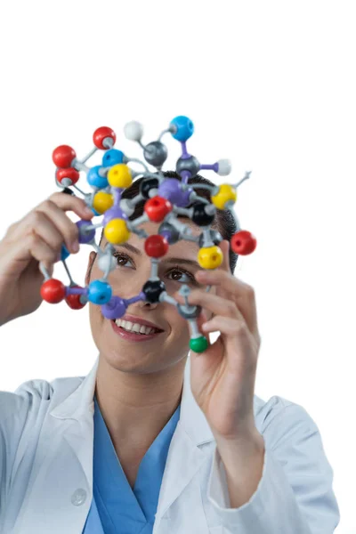 Scienziata donna con modello molecolare — Foto Stock