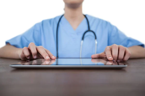 Female doctor using digital tablet — Stock Photo, Image