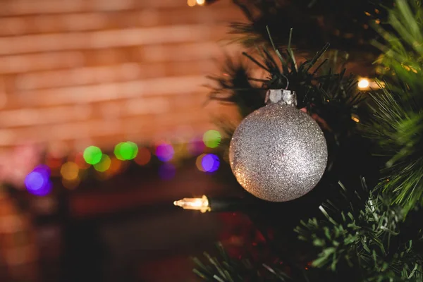 Decoraties op kerstboom — Stockfoto